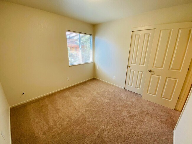 Building Photo - Cute Elk Grove Home