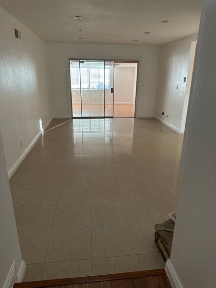 Building Photo - 503 S Vicki Ln