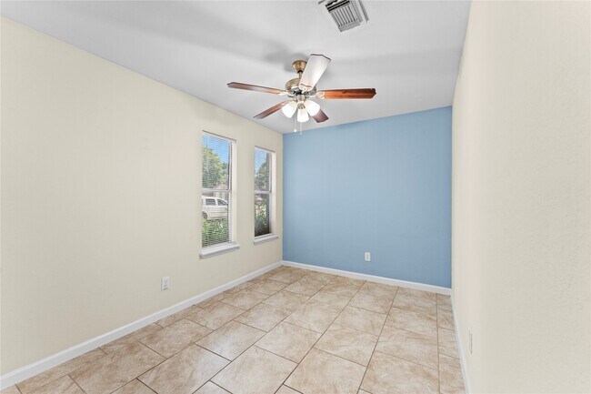 Building Photo - 5035 Reno Dr