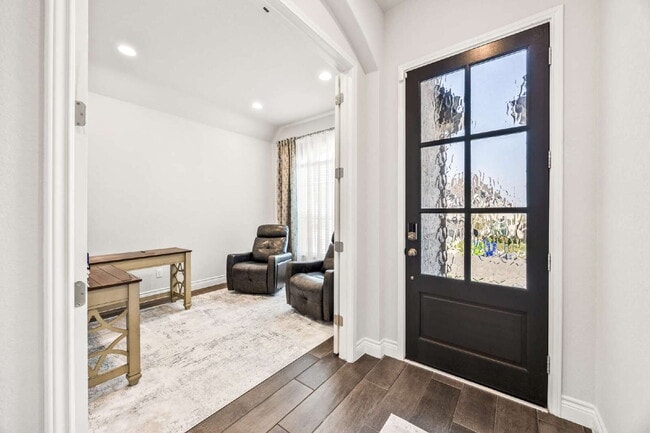 Building Photo - Comfort Living-Furnished-Corporate House