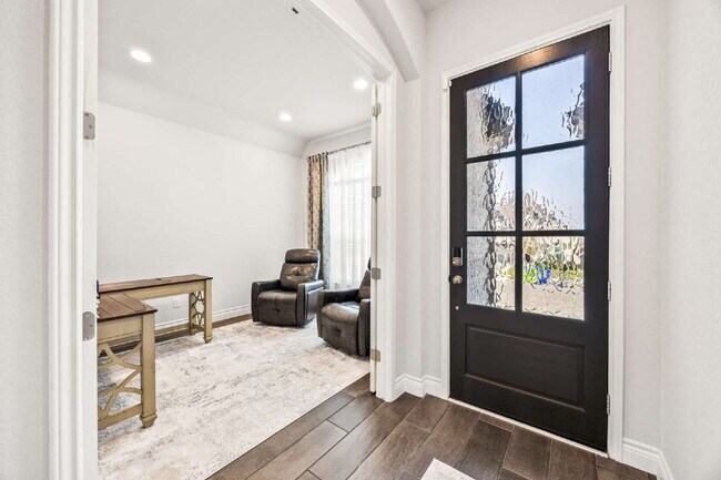 Building Photo - Comfort Living Near Sea World