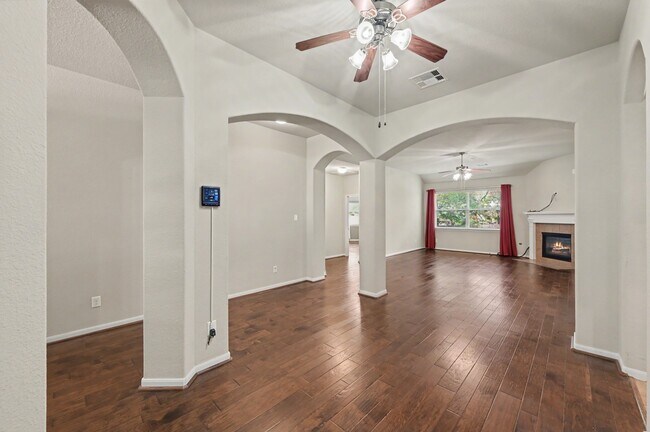 Building Photo - 1912 Hill Manor Dr