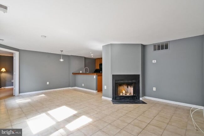 Building Photo - 4463 Pembrook Village Dr