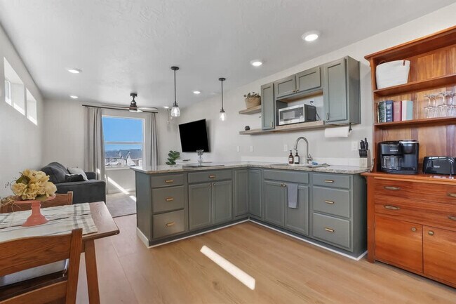 Building Photo - 304 Cliff Swallow Ave