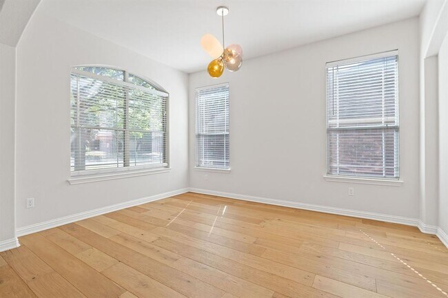 Building Photo - 2109 Petrified Forest Dr