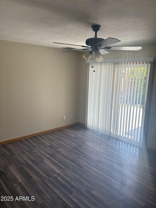 Building Photo - 4027 E Windrose Dr