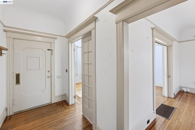 Building Photo - 1835 Prince St