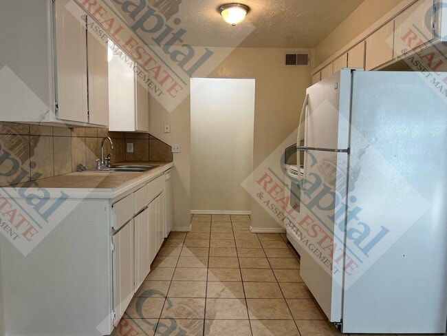 Building Photo - Charming 2 Bedroom Close to Campus