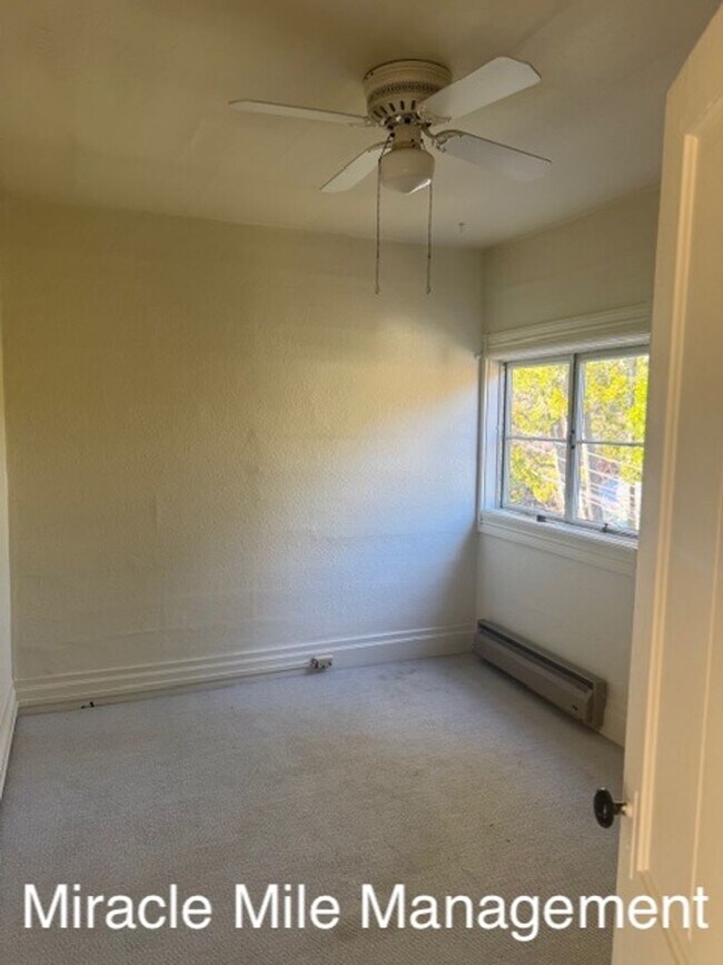 Building Photo - library