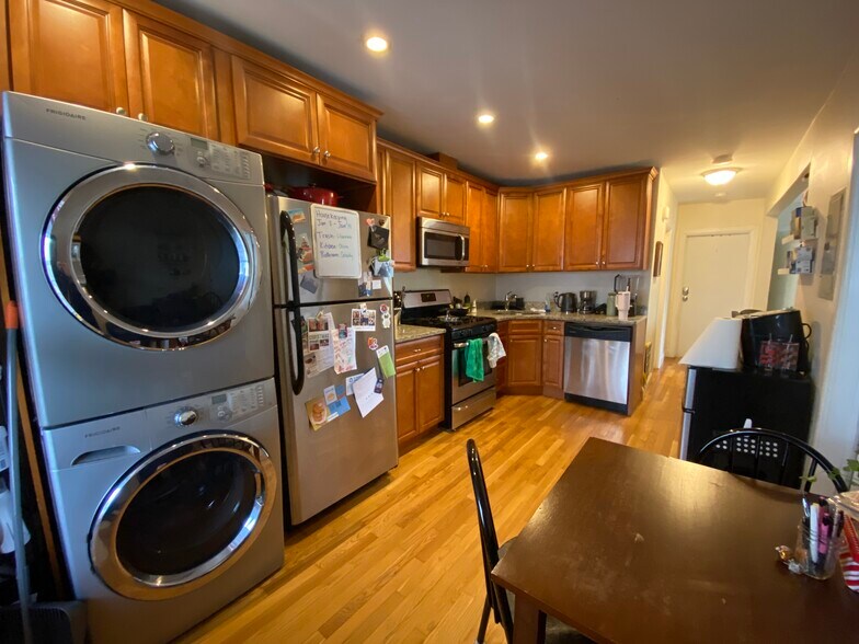 Building Photo - 11 Leverett St