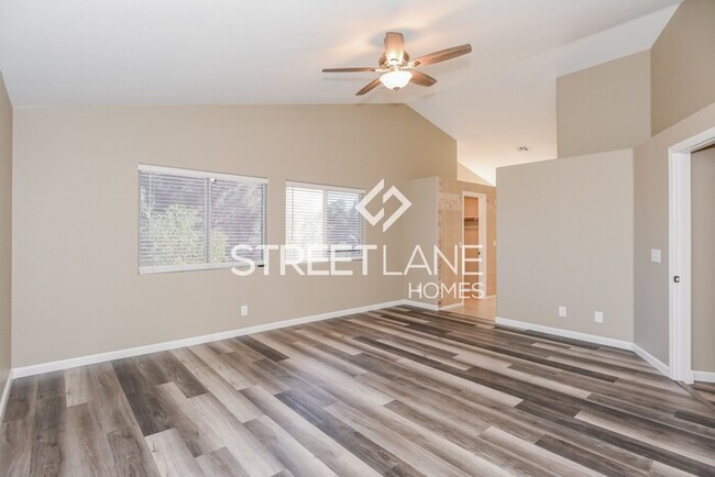 Building Photo - Spacious 5 bedroom home in Henderson!