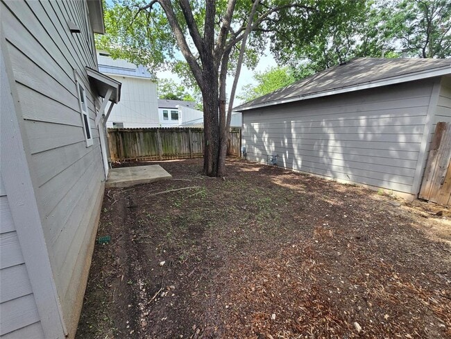 Building Photo - 1604 Singleton Ave