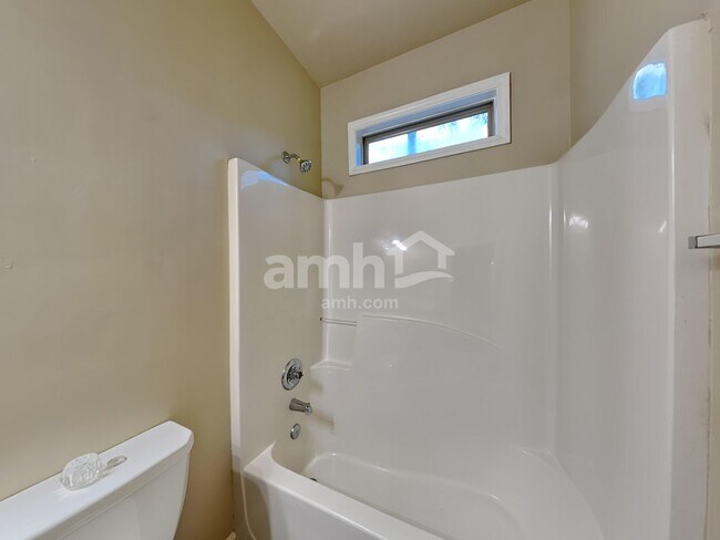 Building Photo - 748 York View Dr