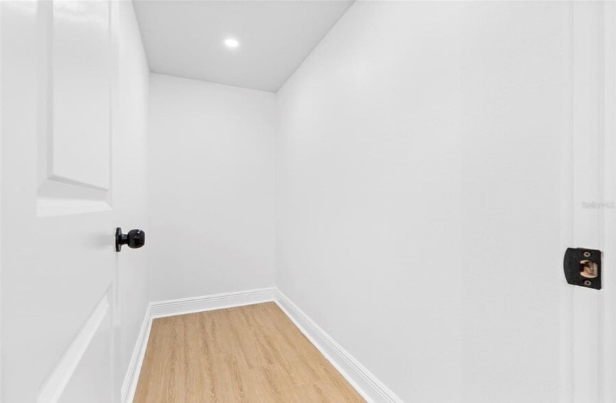 Building Photo - 1517 E Giddens Ave