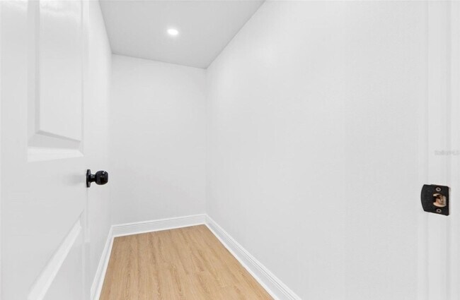 Building Photo - Modern 2-Bedroom Duplex w/ BRAND NEW Washer & Dryer – Quiet, Safe Area in Seminole Heights