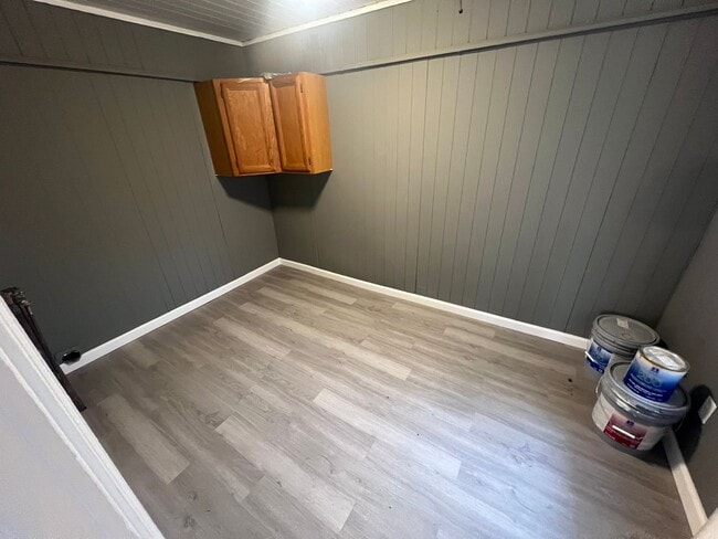 Building Photo - 4 Bedroom 2.5 Bathroom Home