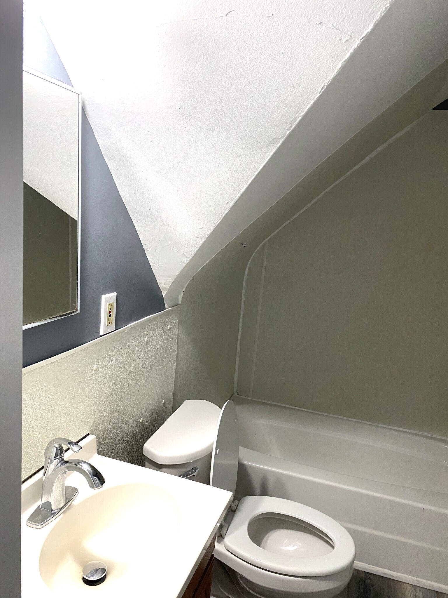 Building Photo - 923 Walnut St