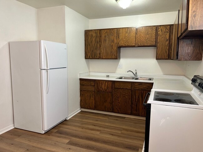 Building Photo - Ranch Style Home 3 beds, 1 bath close to F...