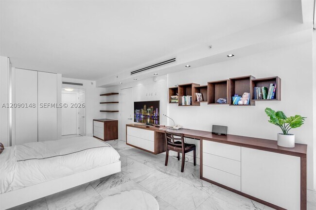 Building Photo - 6801 Collins Ave