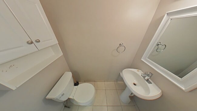 Building Photo - "2-Bed Condo Retreat in Clinton Township – Cozy Comfort Awaits!"