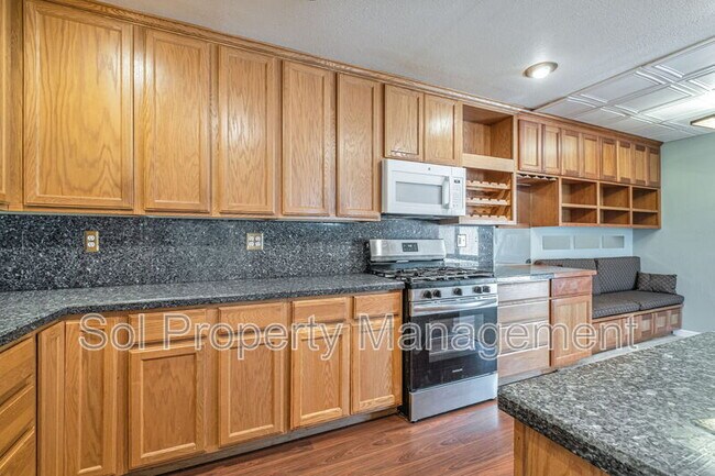 Building Photo - 221 Palo Verde Terrace