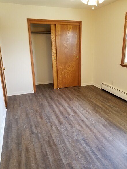 Building Photo - 110 N Maple St