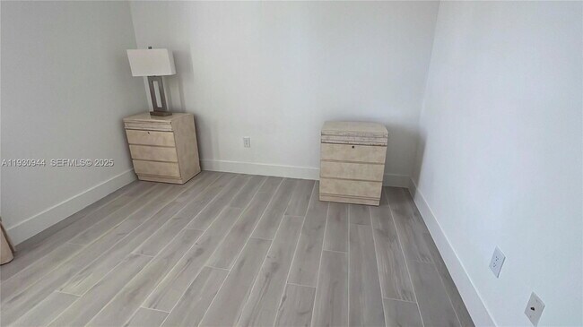 Building Photo - 17100 N Bay Rd