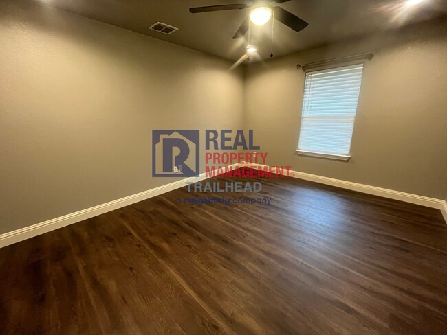 Building Photo - Attractive 3 Bed 2 Bath Home in Gated Lake...