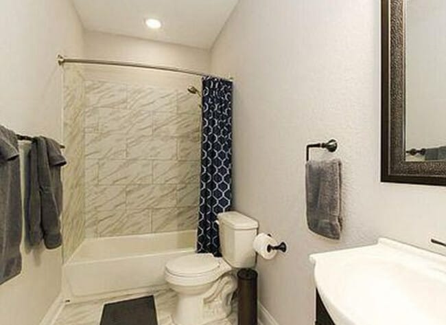 Building Photo - Sober living recovery house for men in Por...