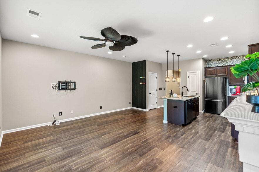 Kitchen / Living Room - 257 Castle Dr