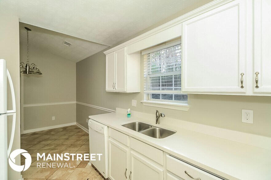 Building Photo - 135 Bond Dr