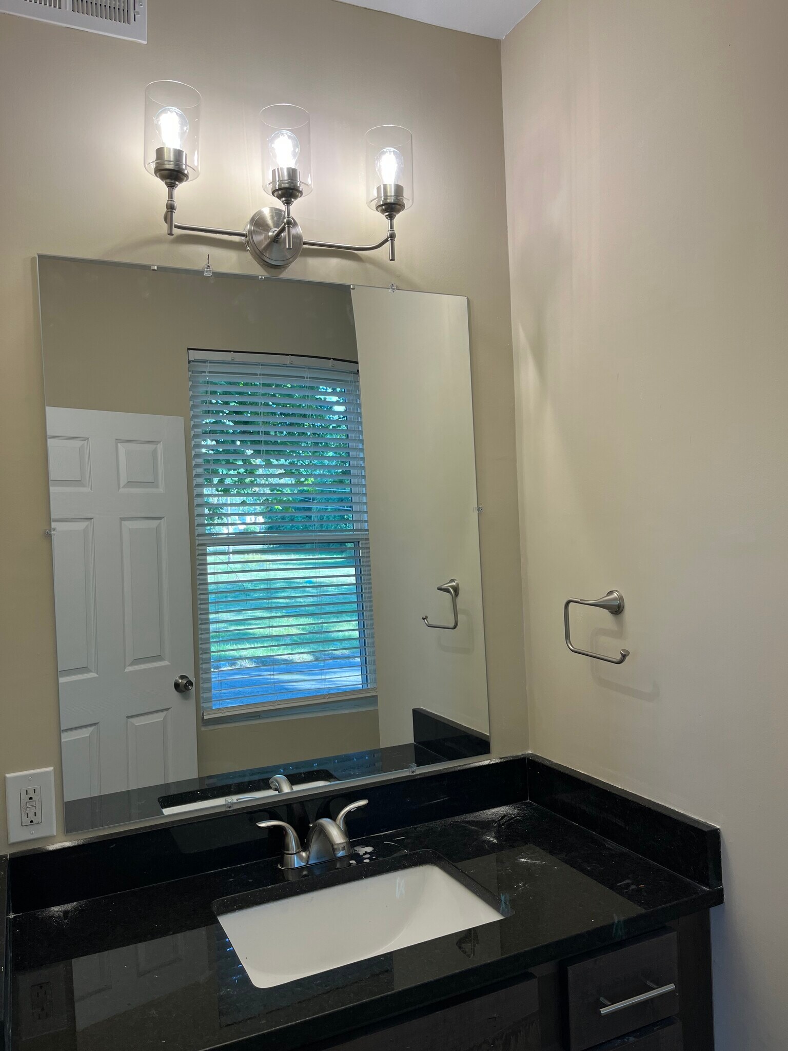 Building Photo - 2282 Belvidere St