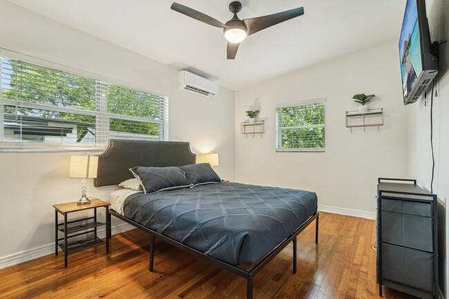 Building Photo - 318 E Jersey St