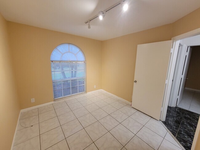 Building Photo - 9831 NW 53rd Ct