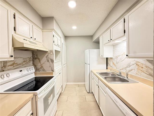 Building Photo - 9696 Walnut St