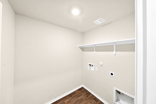 Building Photo - 2 Weeks FREE RENT with 12 Month Lease. 1 Month FREE with 18 Month Lease