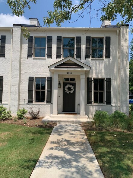 Building Photo - Like New Colonial Style Townhome close to Downtown Opelika