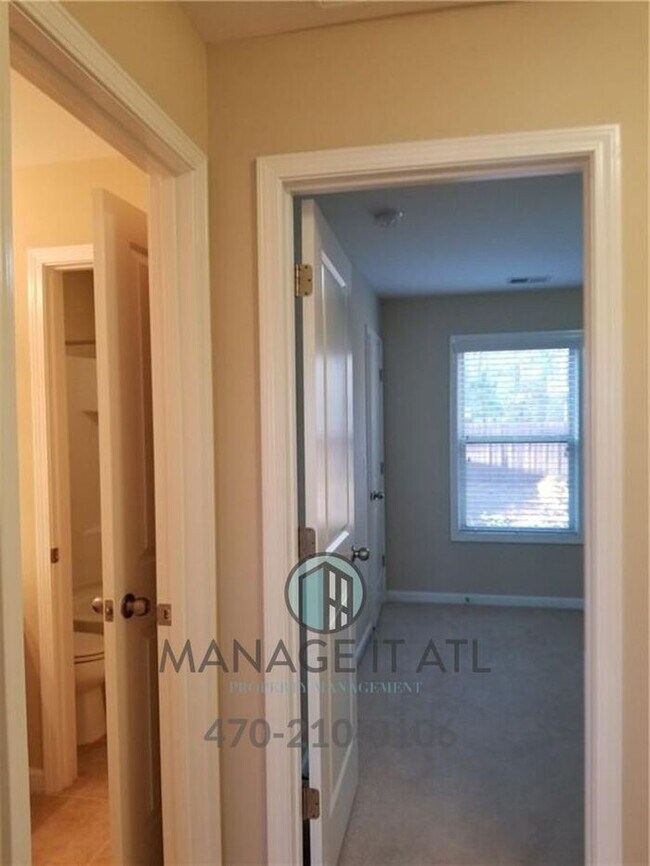 Building Photo - Beautiful 5BR/4BA Home in Just 5 Min from MALL OF GA