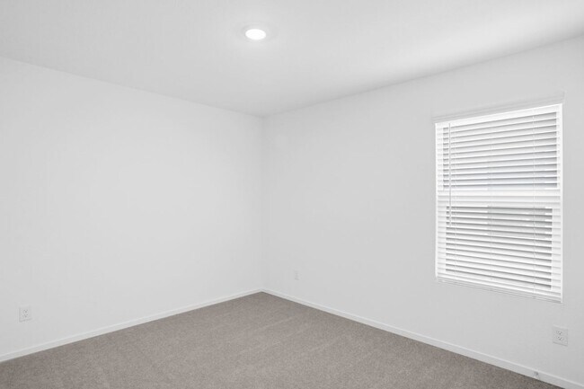 Building Photo - 730 Pawpaw Dr