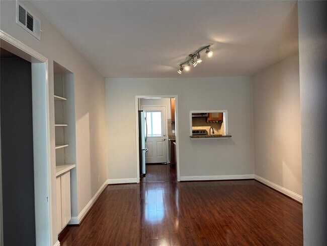 Building Photo - 1807 Stoney Brook Dr