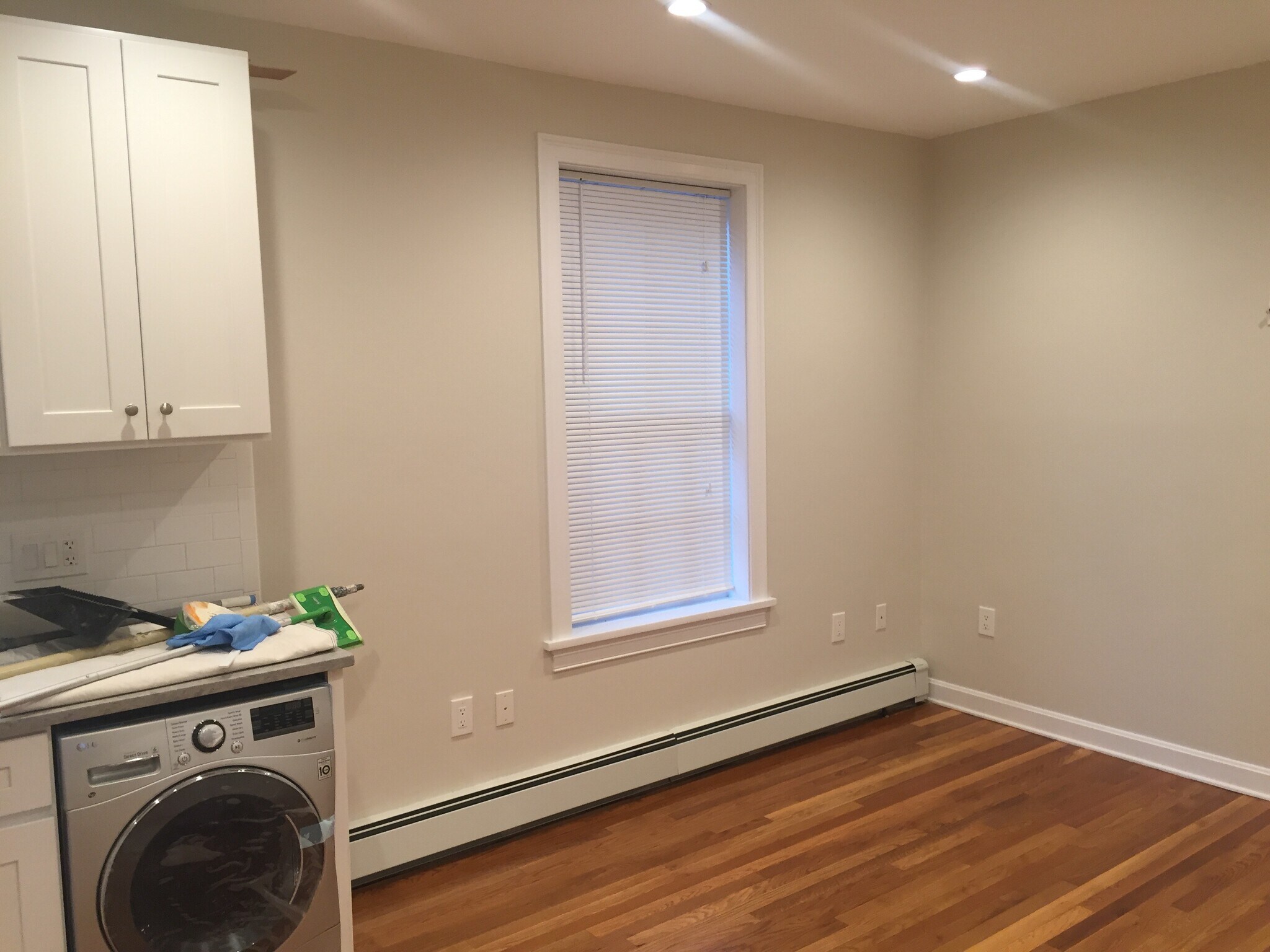 Building Photo - 10 Church St