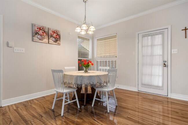 Building Photo - 7138 Sun Village Dr