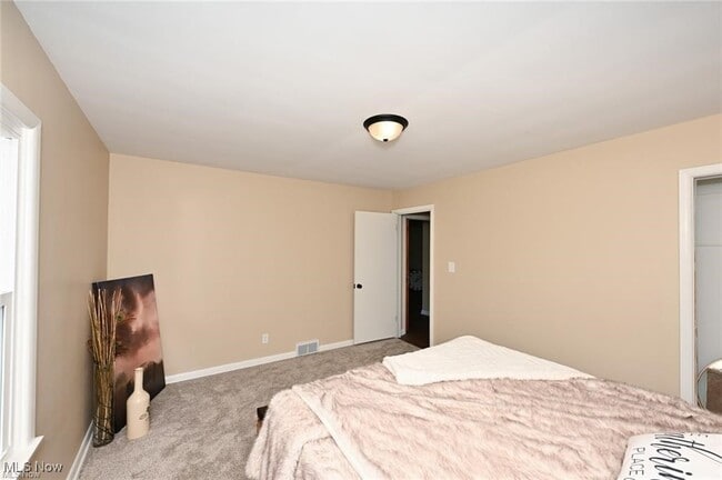 Building Photo - 357 E Paige Ave