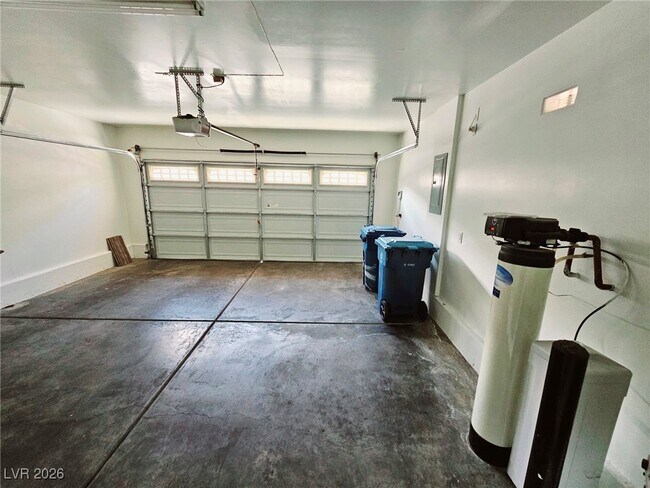 Building Photo - 8224 Time Machine Ave