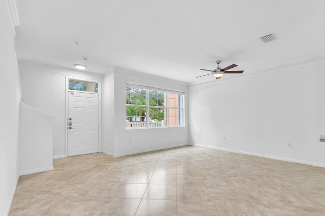 Building Photo - 826 Dakota Dr