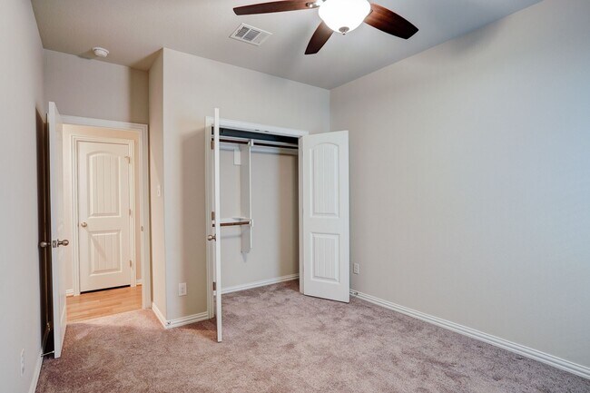 Building Photo - Warm & Inviting 4 Bedroom, 2 Bath House for Rent