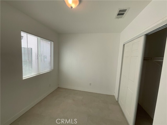 Building Photo - 17371 Queens Ln