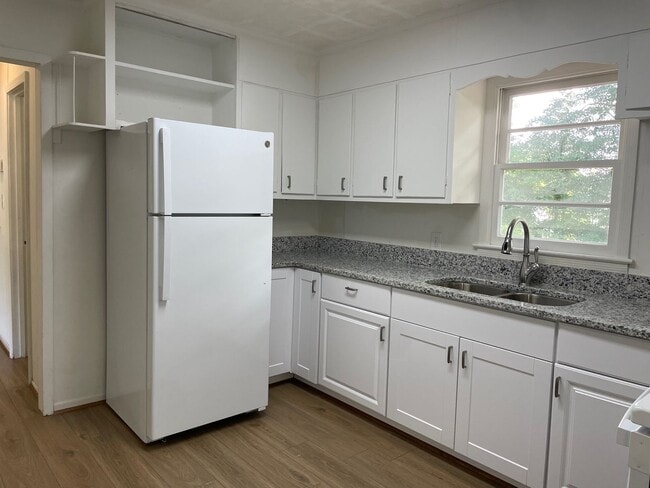Building Photo - 2 BED, 1 BATH HOME LOCATED IN RANDLEMAN