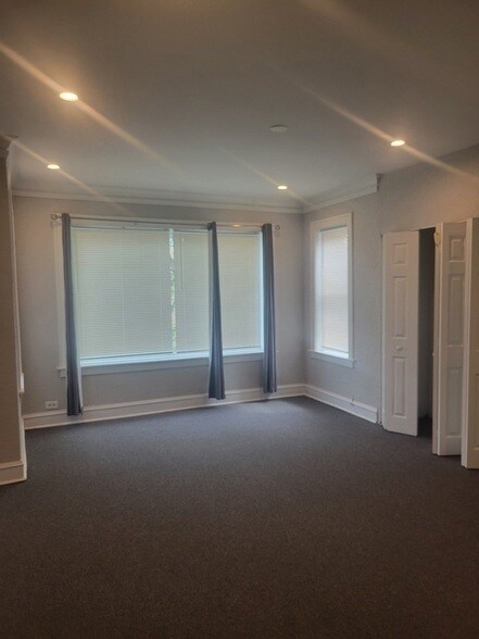 Building Photo - 7918 S Essex Ave