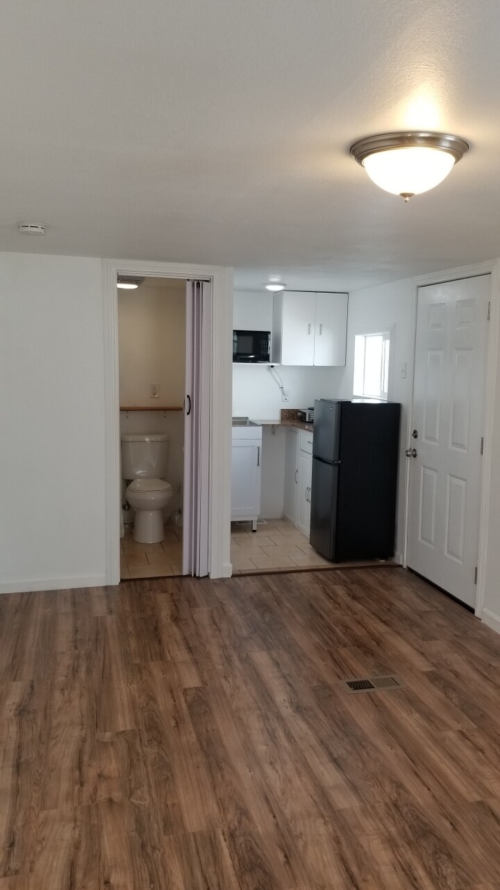 Building Photo - 142 Goldenrod St